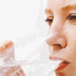 Beber água durante jejum para exames de sangue