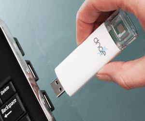 Equipamento usa pen drive para teste HIV