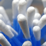 cotonetes ou hastes flexíveis, perigo crianças brincar