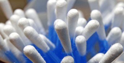 cotonetes ou hastes flexíveis, perigo crianças brincar