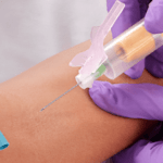 coletando sangue para exame